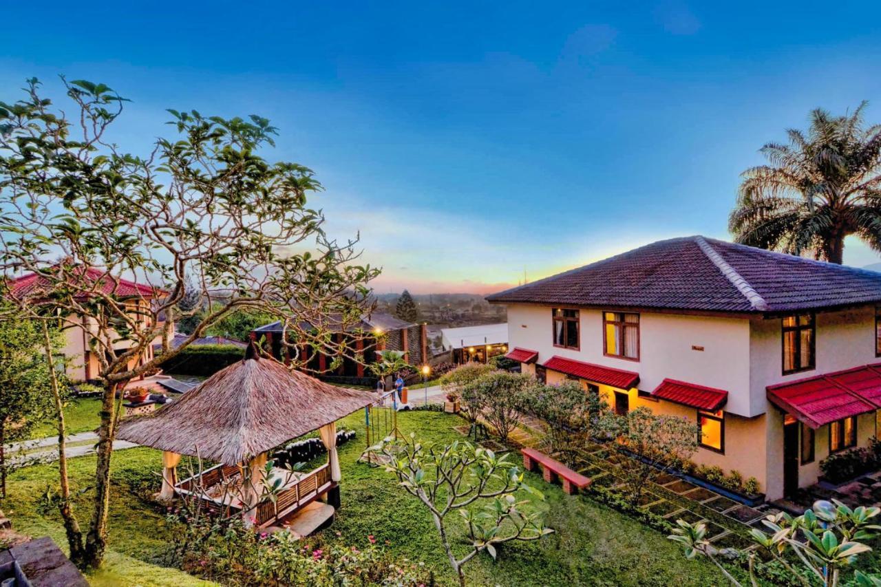 Hotel The Jayakarta Cisarua Puncak Zewnętrze zdjęcie
